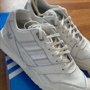 A.R trainer w adidas women’s sneakers